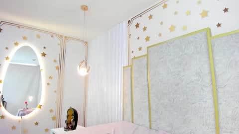 Snapshot of maraluna_ chatting on February 1, 2025, 5:37 pm Maraluna online show from February 1, 2025, 5:37 pm