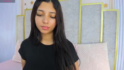 Snapshot of maraluna_ chatting on February 10, 2025, 2:59 pm Maraluna online show from February 10, 2025, 2:59 pm