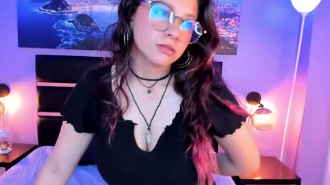 maramartinez_ online show from April 28, 2026, 7:52 pm