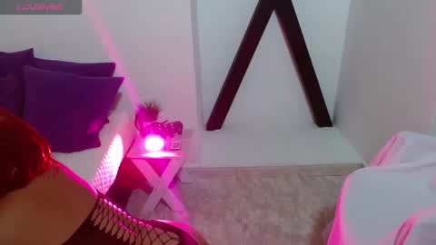 Mara Silk online show from February 11, 2026, 3:44 am