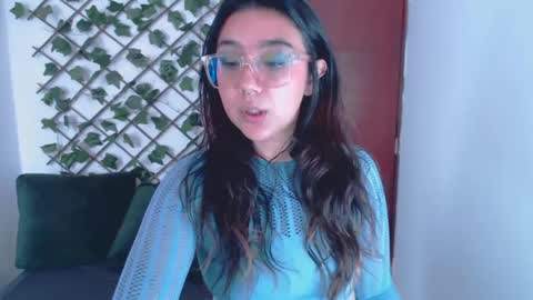 Marcela  online show from September 29, 2025, 4:01 pm