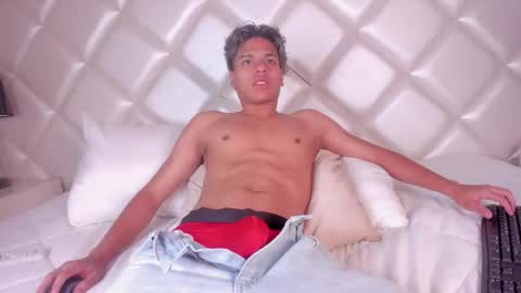 Snapshot of marco_deluxe chatting on April 20, 2026, 11:35 am marco_deluxe online show from April 20, 2026, 11:35 am