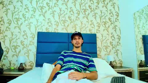 marcus_jeron online show from November 15, 2025, 11:43 pm