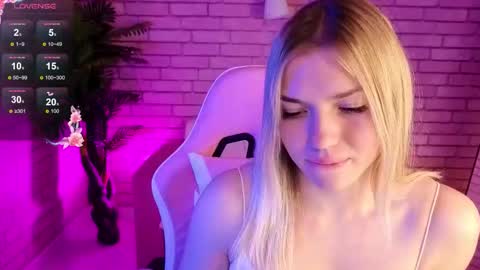 Snapshot of margo_robbbie chatting on November 19, 2025, 1:55 pm margo_robbbie online show from November 19, 2025, 1:55 pm