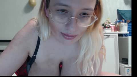 margo_shine online show from April 15, 2026, 7:58 pm