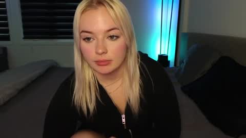 margot_robbie7 online show from October 23, 2025, 10:19 pm