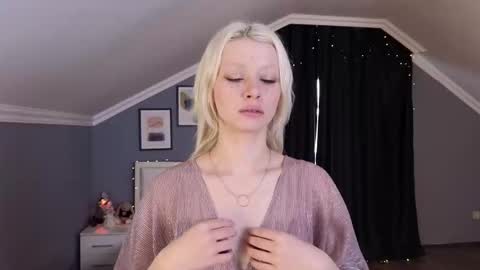 Snapshot of mari_clay chatting on February 28, 2026, 10:27 am Milena online show from February 28, 2026, 10:27 am