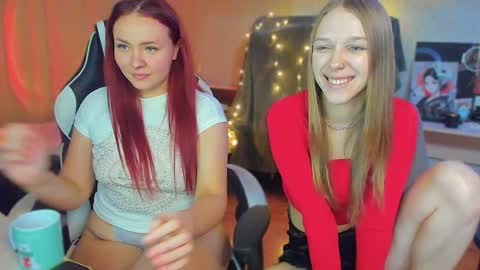 Snapshot of mari_kiku chatting on December 1, 2024, 9:04 pm Kiku and Marii - online show from December 1, 2024, 9:04 pm