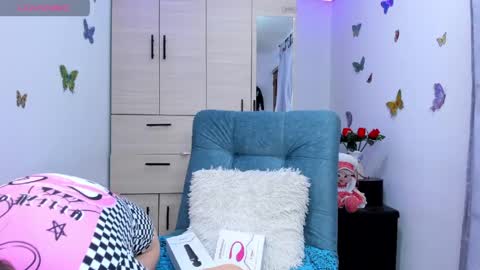 Maria camila online show from April 18, 2026, 7:07 pm