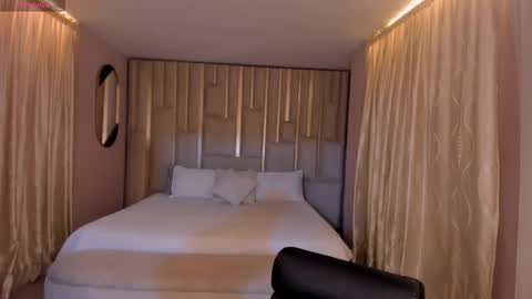 MARIA HERRERA  online show from December 19, 2025, 9:11 pm