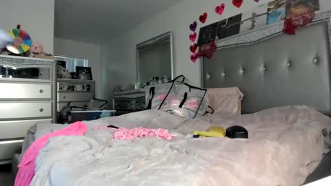 Snapshot of mariahpinkkitty chatting on February 13, 2026, 12:06 am Pinkkitty online show from February 13, 2026, 12:06 am