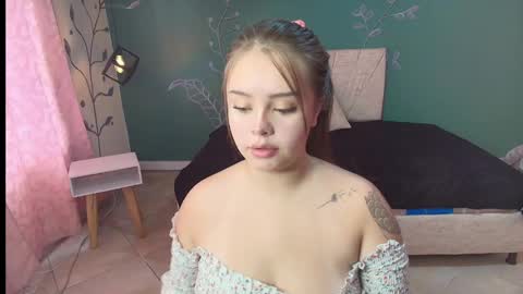 Snapshot of mariamcute_ chatting on March 10, 2025, 7:40 pm M A R I A N A online show from March 10, 2025, 7:40 pm