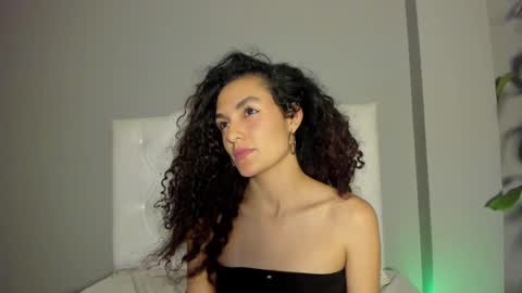 Snapshot of marian_skinny chatting on January 16, 2025, 2:41 am Marian online show from January 16, 2025, 2:41 am