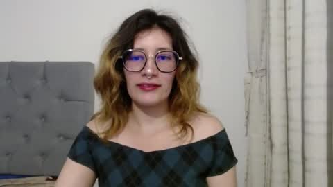 Mariana online show from December 23, 2024, 5:43 pm