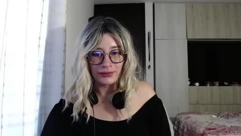 Mariana online show from September 22, 2025, 10:01 pm