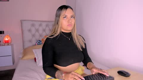 Snapshot of mariana__roe chatting on January 20, 2025, 12:57 am Mariana Roe online show from January 20, 2025, 12:57 am