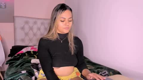 Snapshot of mariana__roe chatting on February 19, 2025, 9:06 am Mariana Roe online show from February 19, 2025, 9:06 am