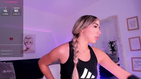 Snapshot of mariana_es chatting on February 17, 2025, 8:26 pm Mariana online show from February 17, 2025, 8:26 pm