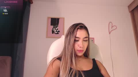 Snapshot of mariana_es chatting on March 5, 2025, 12:59 am Mariana online show from March 5, 2025, 12:59 am