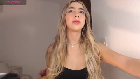 Mariana online show from October 27, 2025, 3:43 am