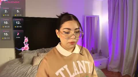Snapshot of mariana_owen chatting on June 12, 2026, 12:15 pm online show from June 12, 2026, 12:15 pm