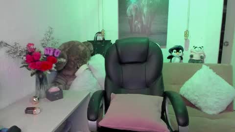 Mariana Lopez online show from February 23, 2025, 5:12 am