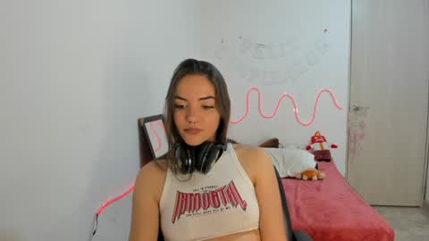 Snapshot of mariangel_3 chatting on February 6, 2025, 3:37 am Mariangel online show from February 6, 2025, 3:37 am