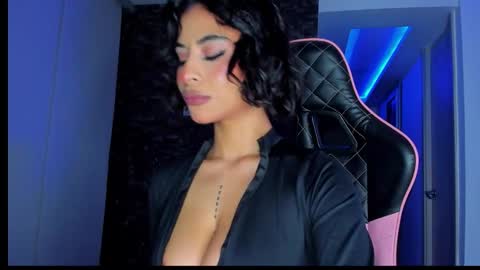 Snapshot of marianne__ chatting on March 8, 2026, 5:44 am M A R I A N E online show from March 8, 2026, 5:44 am
