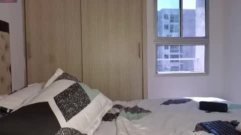 Antonia online show from December 19, 2025, 6:15 pm