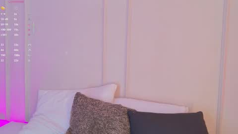 Maria Pettit online show from October 15, 2025, 10:59 am