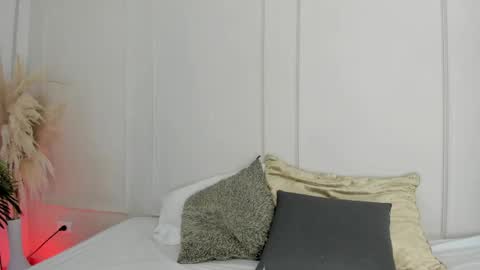 Maria Pettit online show from April 8, 2026, 12:27 pm