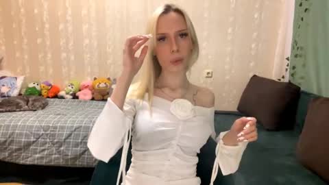 Molly online show from September 14, 2025, 6:23 am