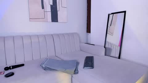 marie_bass online show from May 7, 2026, 2:33 pm