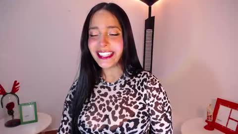 Nicolle online show from December 21, 2025, 5:03 am