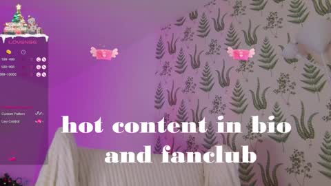 Snapshot of marie_diaze chatting on December 22, 2024, 11:33 am Marie LEAVE YOUR WITH ME online show from December 22, 2024, 11:33 am