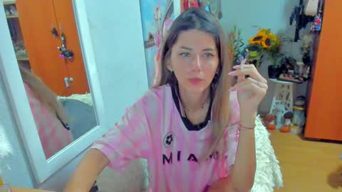 Snapshot of marie_marie03 chatting on September 18, 2025, 5:53 am Marie online show from September 18, 2025, 5:53 am