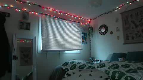 marigoldrue online show from March 4, 2025, 6:50 pm