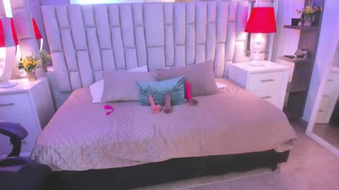 mariiahneedles online show from February 6, 2026, 5:34 am