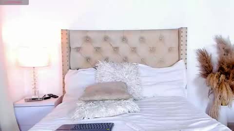 marilynrossy online show from October 29, 2025, 3:31 am