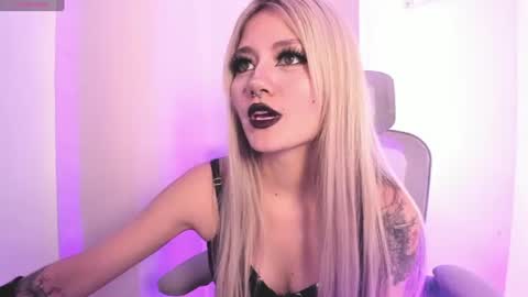Snapshot of marin_kitoko chatting on July 2, 2026, 10:27 pm Marin kitoko online show from July 2, 2026, 10:27 pm