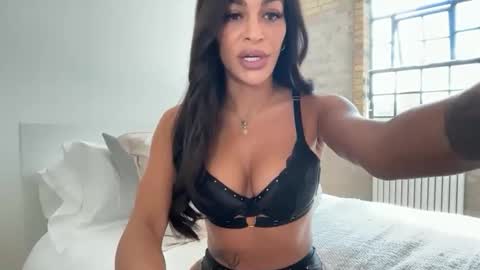 marinamayx online show from September 21, 2025, 12:07 pm