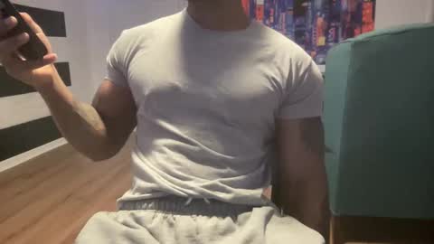 Snapshot of marineguyk19 chatting on January 6, 2026, 6:33 pm Z online show from January 6, 2026, 6:33 pm