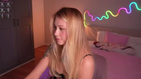 Snapshot of marisii chatting on April 15, 2026, 3:52 pm Mary online show from April 15, 2026, 3:52 pm