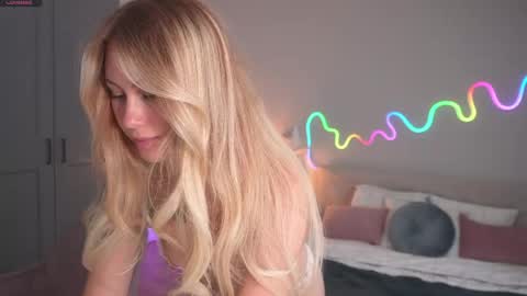 Snapshot of marisii chatting on April 26, 2026, 3:10 pm Mary online show from April 26, 2026, 3:10 pm