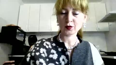 mariza_love359092 online show from March 3, 2026, 10:59 pm