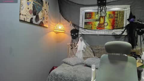 Snapshot of markbowie chatting on October 17, 2025, 11:57 am markbowie online show from October 17, 2025, 11:57 am