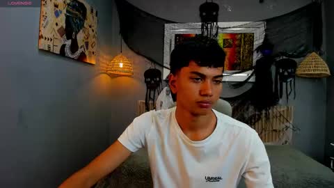 Snapshot of markbowie chatting on November 4, 2025, 11:31 am markbowie online show from November 4, 2025, 11:31 am