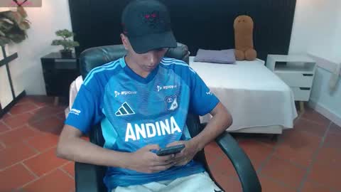 Snapshot of markbowie chatting on December 2, 2025, 8:26 pm markbowie online show from December 2, 2025, 8:26 pm