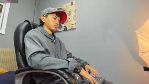 Snapshot of markbowie chatting on February 10, 2026, 1:04 pm markbowie online show from February 10, 2026, 1:04 pm