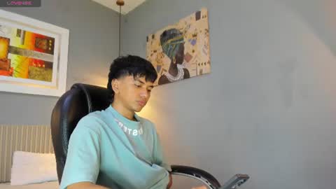 Snapshot of markbowie chatting on June 24, 2026, 8:19 pm markbowie online show from June 24, 2026, 8:19 pm
